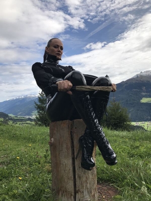 Domina Liane - Galerie 'Outdoor'