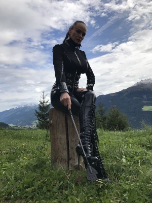 Domina Liane - Galerie 'Outdoor'