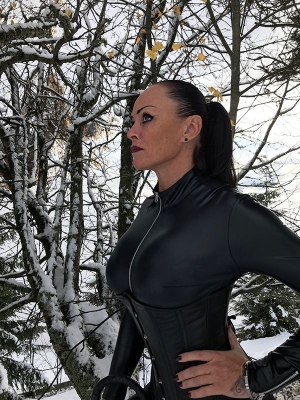 Domina Liane - Galerie 'Outdoor'